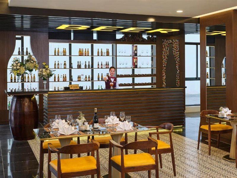 Senna Hue Hotel Exterior foto The bar at the restaurant